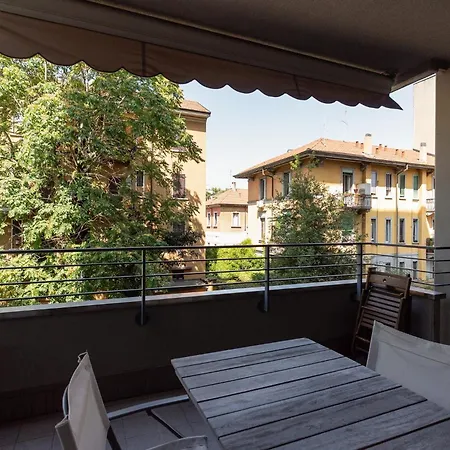 Guesthost - Stylish Viale Toscana Lägenhet